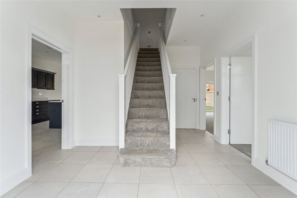 Property photo 3 of 13 Entrance Hall