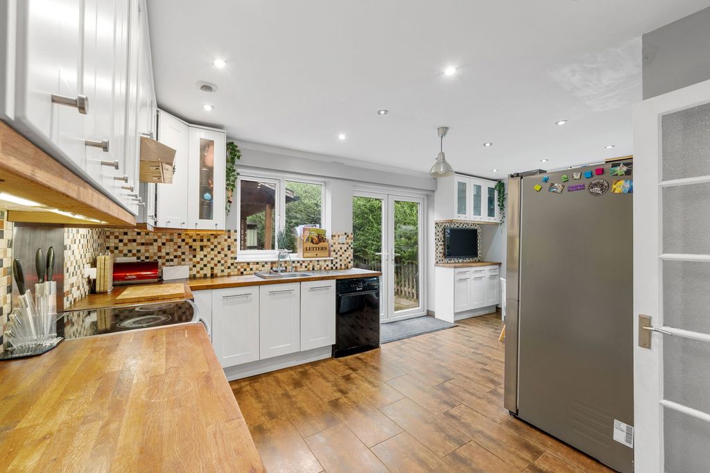 Property photo 3 of 22