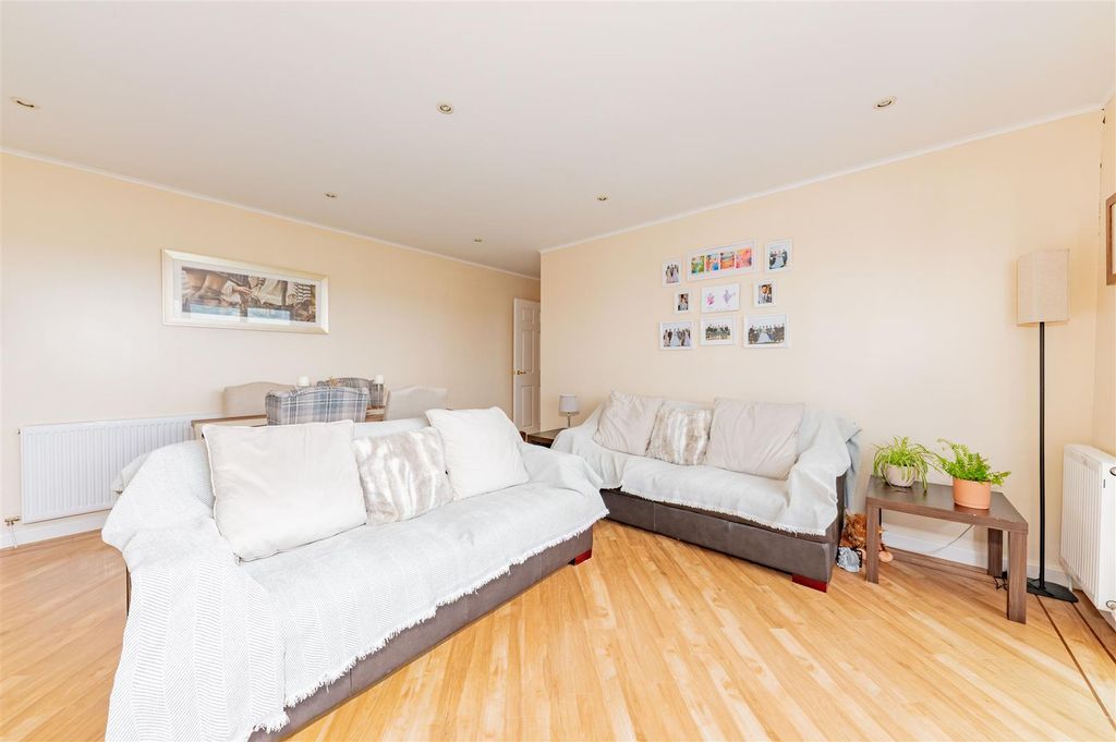 Property photo 3 of 18 25 Lilybank Mews Dundee-6.Jpg