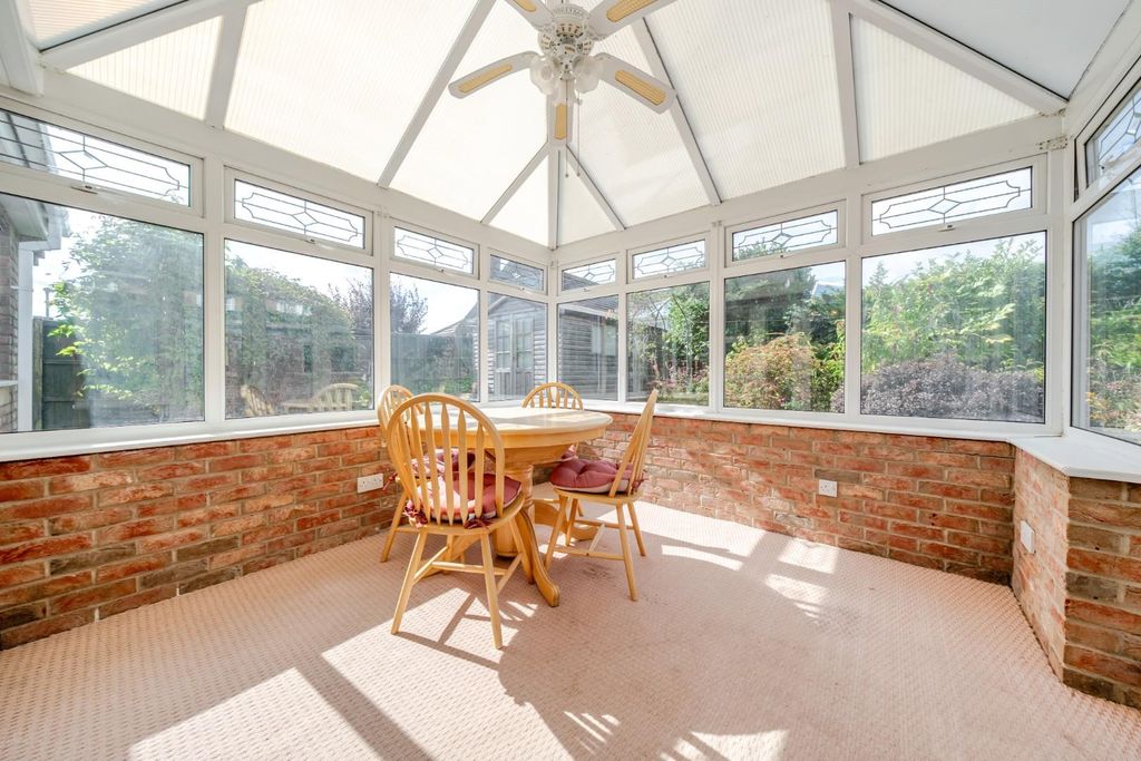 Property photo 3 of 15 Conservatory.Jpg