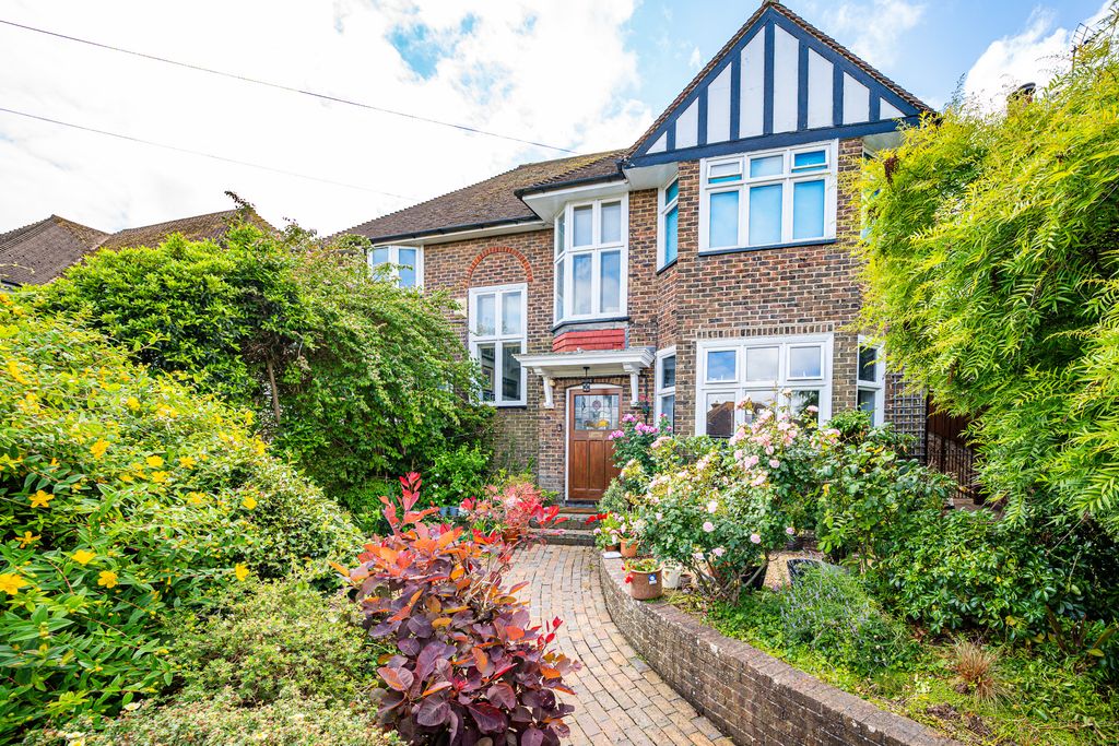 Property photo 1 of 31