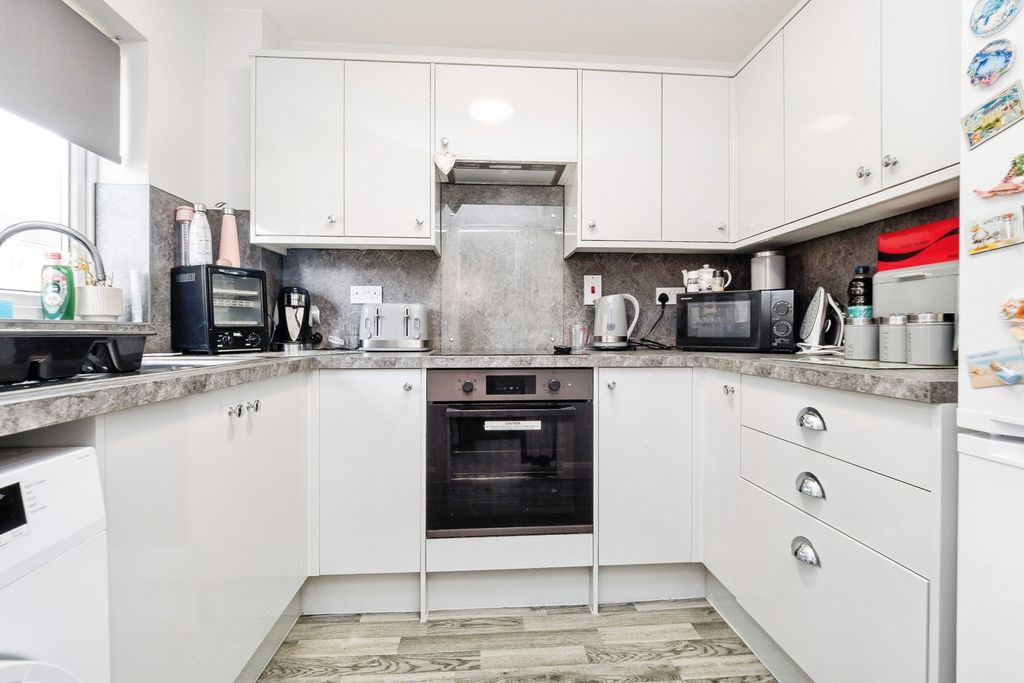 Property photo 2 of 17 Kitchen
