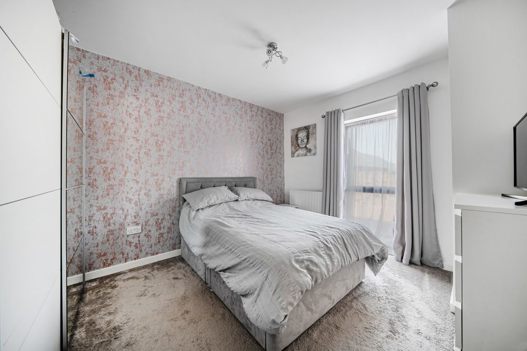 Property photo 3 of 19 1290231-11-682784...