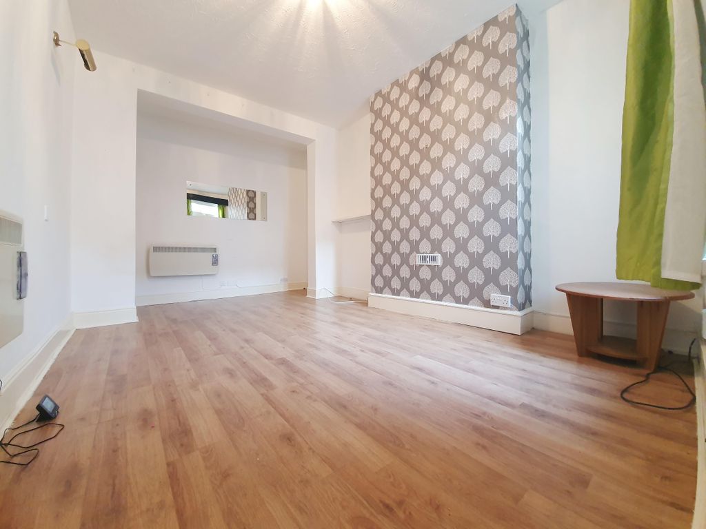 Property photo 1 of 4 Living Room