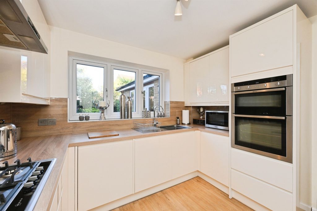 Property photo 3 of 21