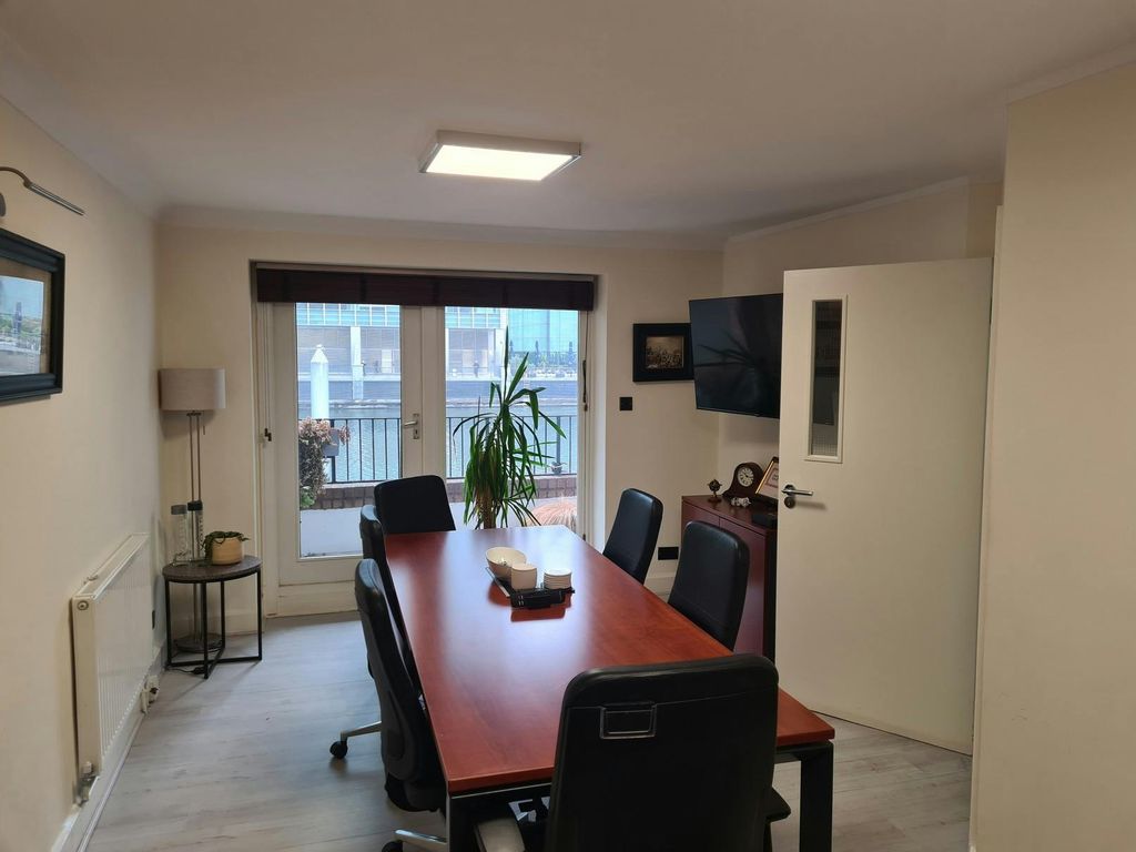 Property photo 2 of 7 Int 1.Jpg