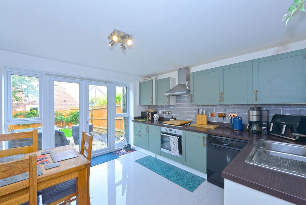Property photo 3 of 16 4474384