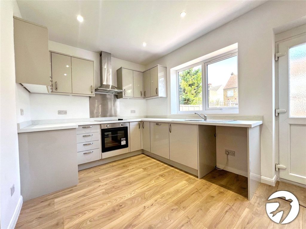 Property photo 2 of 14 Kitchen
