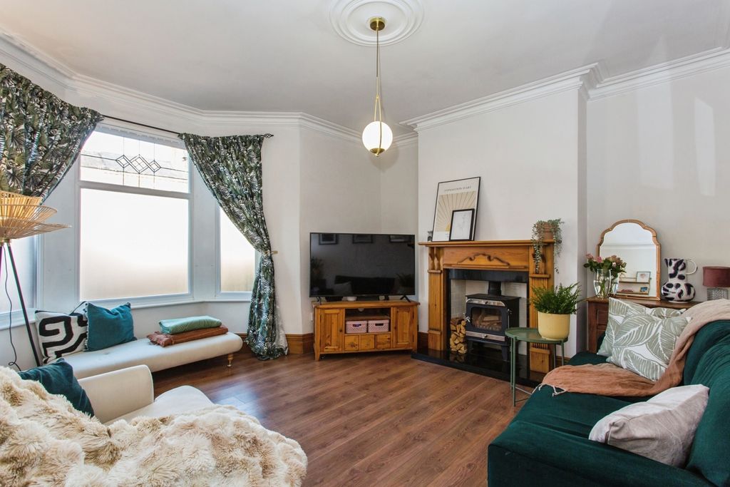 Property photo 2 of 20 Pbox-Img.Jpg