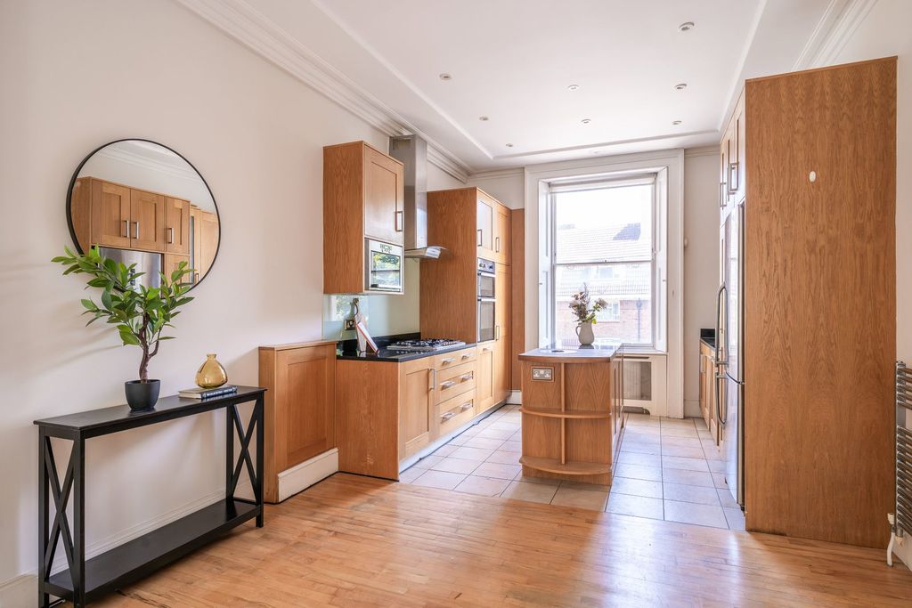 Property photo 1 of 43