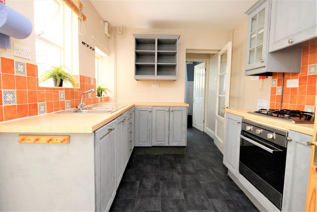 Property photo 2 of 16 Kitchen