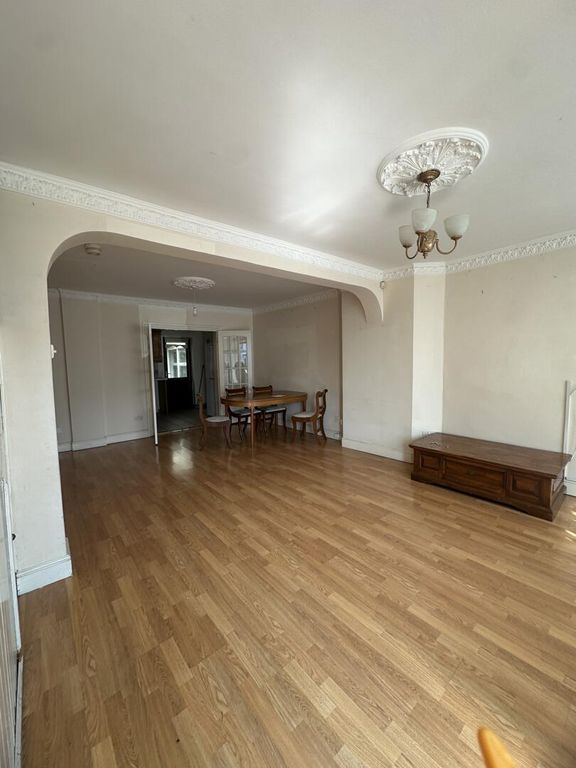 Property photo 2 of 10 Dining Room