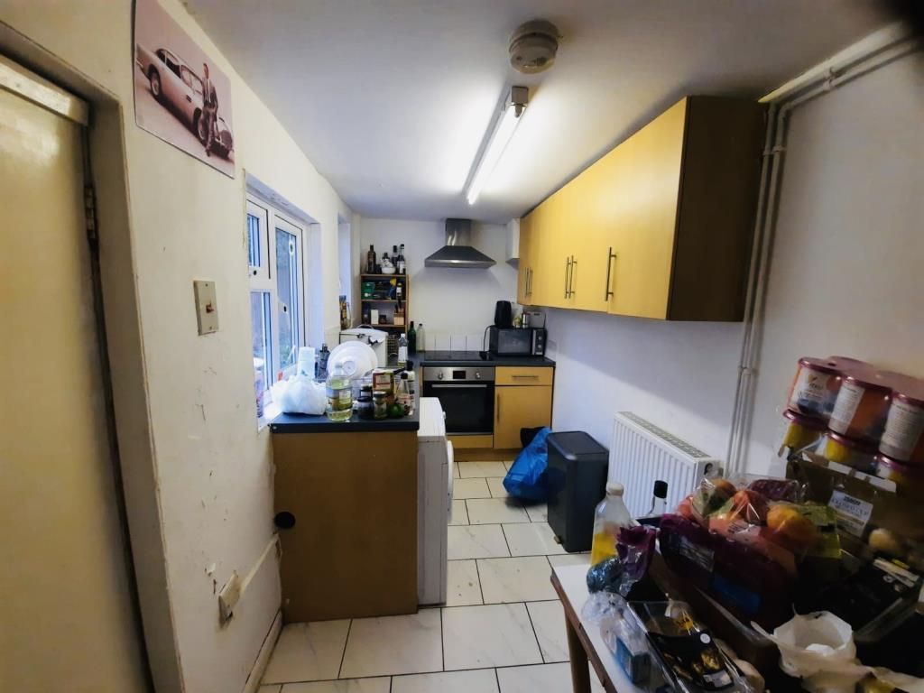 Property photo 3 of 7 Kitchen