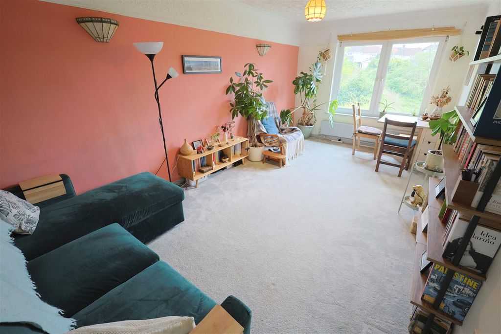 Property photo 2 of 18 Mt Lounge viii.Jpg