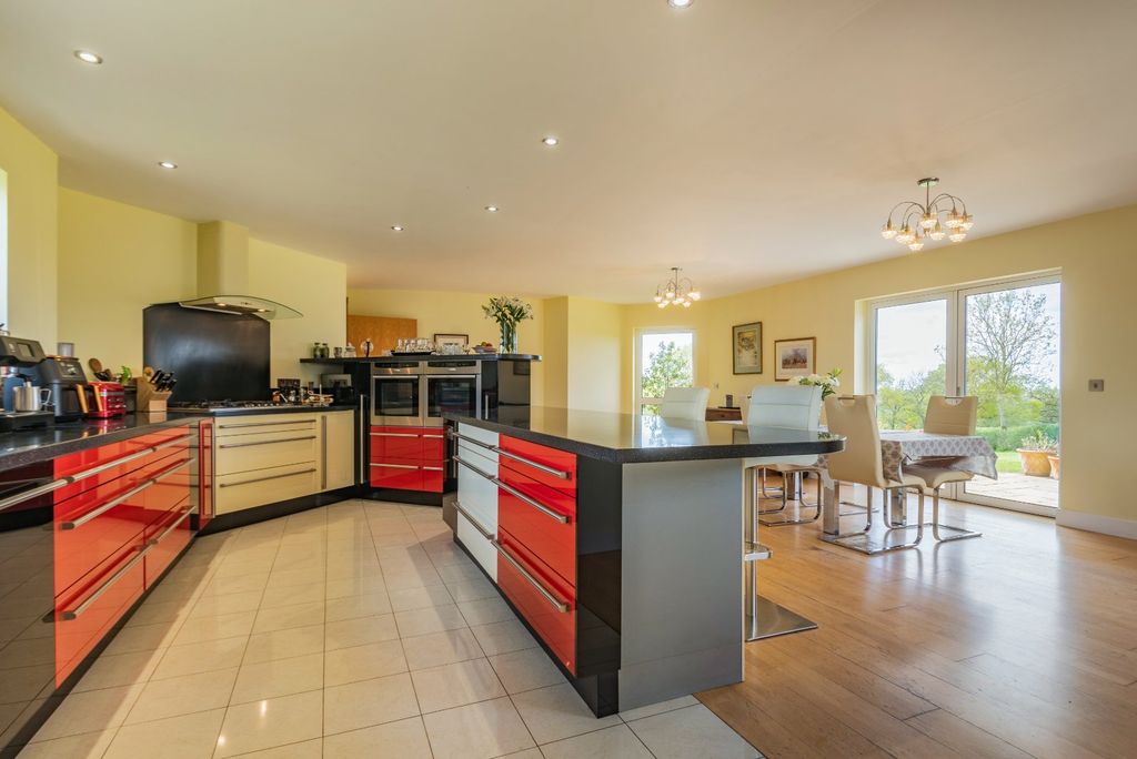 Property photo 2 of 20 Kitchen/B'fast Room