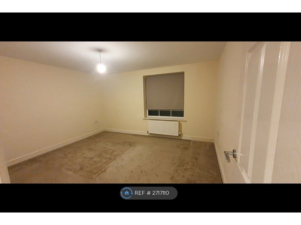 Property photo 3 of 8 Double Bedroom 1