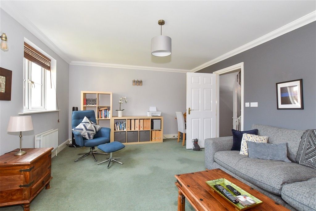 Property photo 3 of 16 Lounge