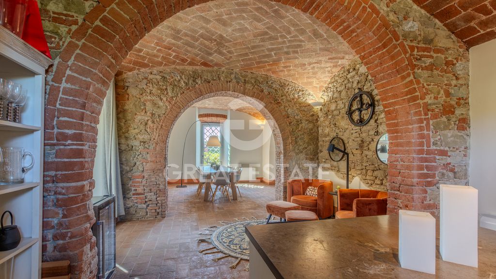 Property photo 2 of 52 Interiors