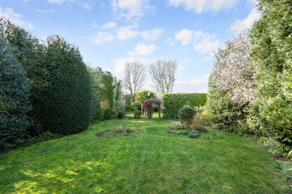 Property photo 3 of 20 Nork Way, 149- (13).Jpg