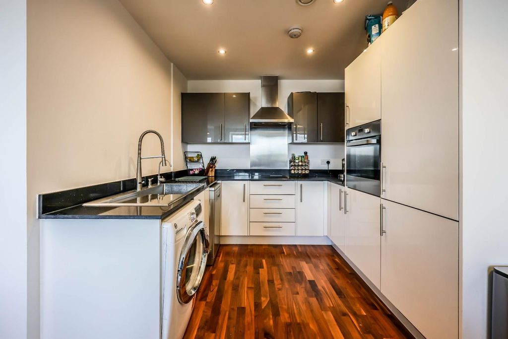 Property photo 2 of 13 Kitchen/Lounge