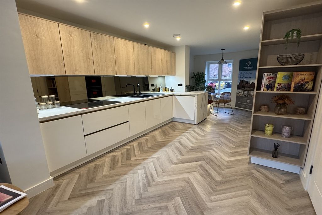 Property photo 3 of 15 Kitchen