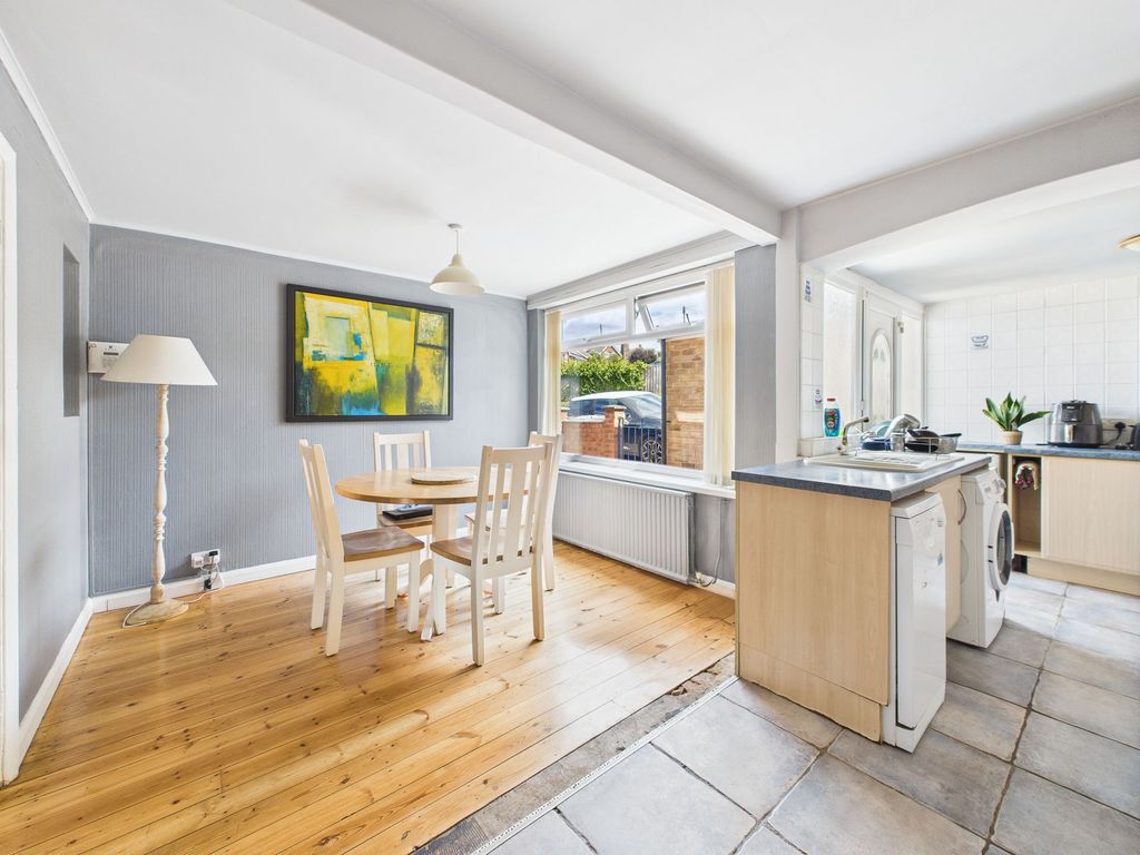 Property photo 3 of 17 Dining Kitchen