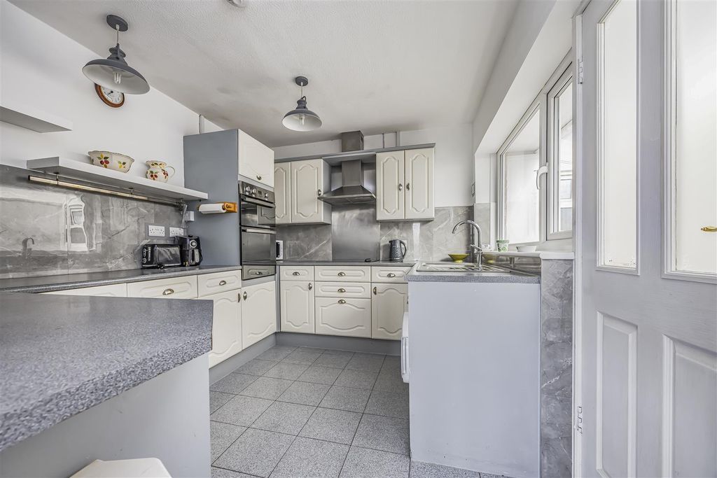 Property photo 3 of 24 2 Grenfield Court, Emsworth-Porticomarketing-Nexa-