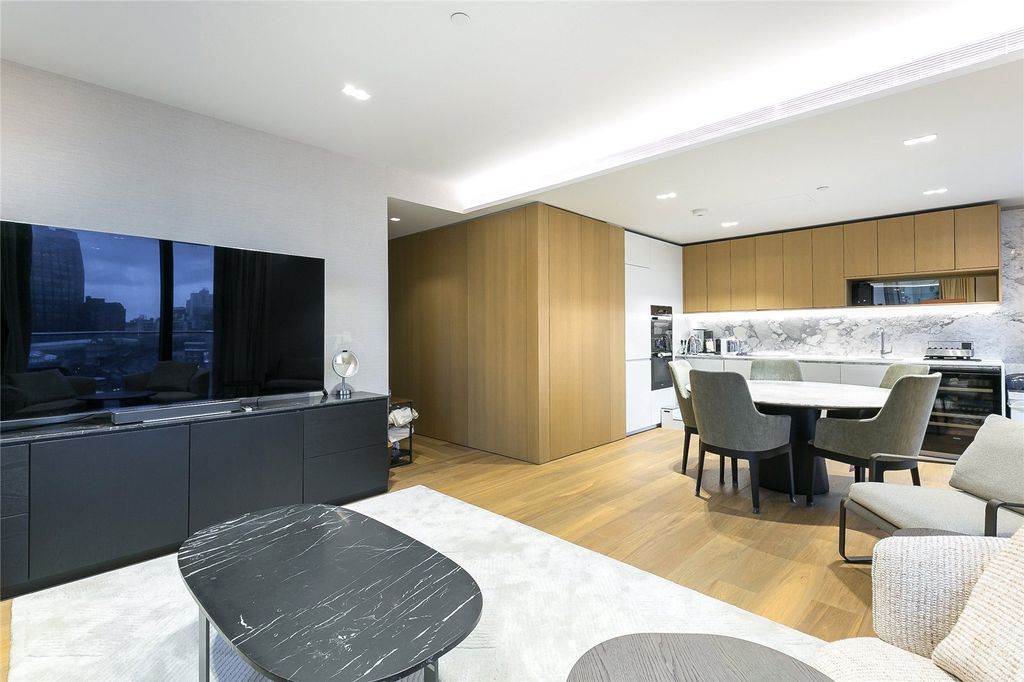 Property photo 2 of 25 Picture No. 21