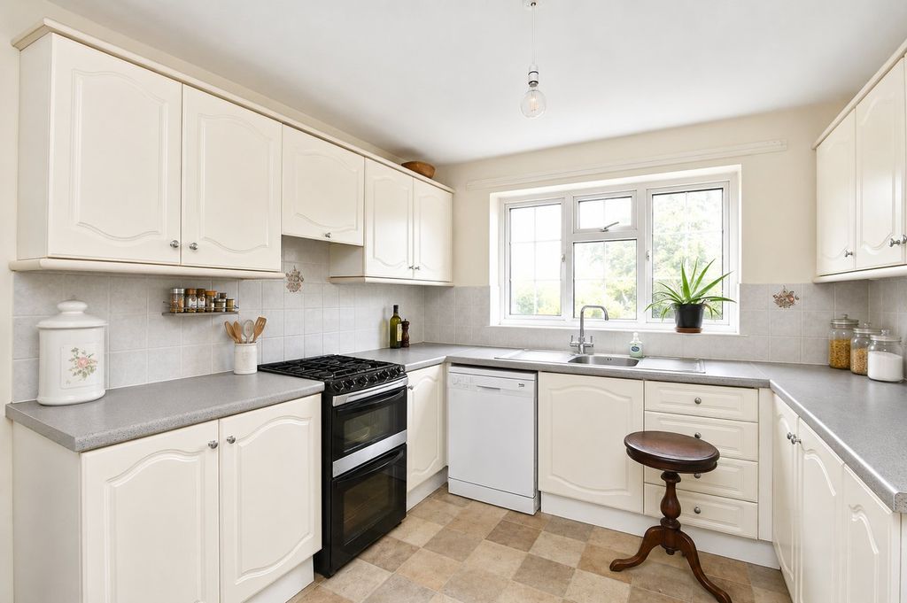 Property photo 2 of 28