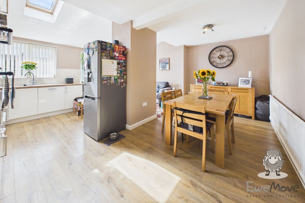 Property photo 3 of 14 7