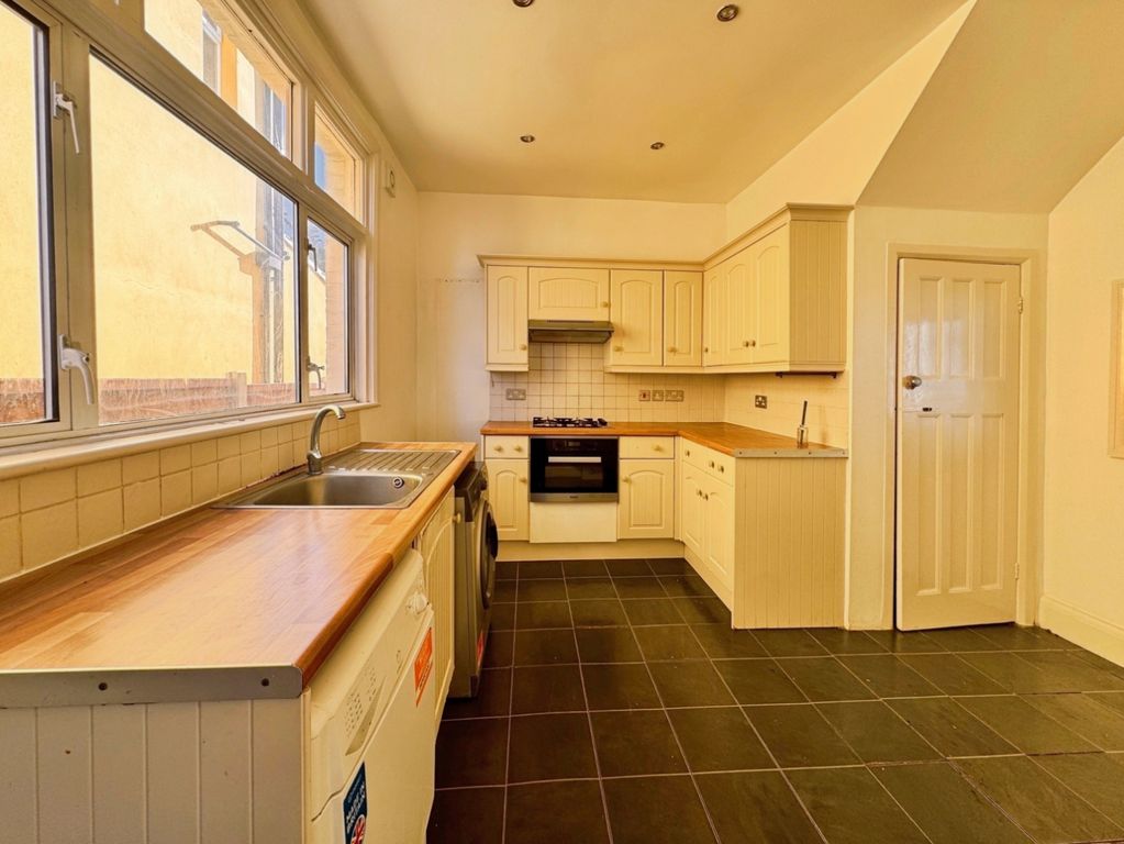 Property photo 2 of 5 Kitchen