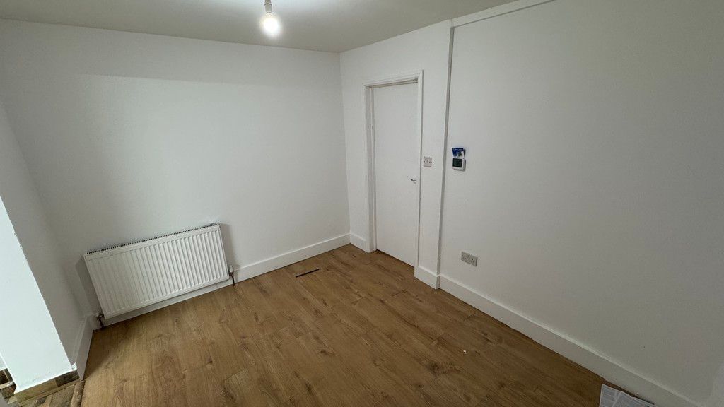 Property photo 2 of 11 6