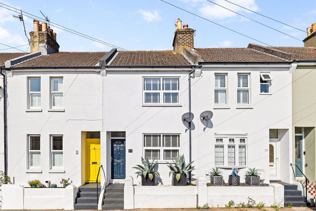 Property photo 1 of 17