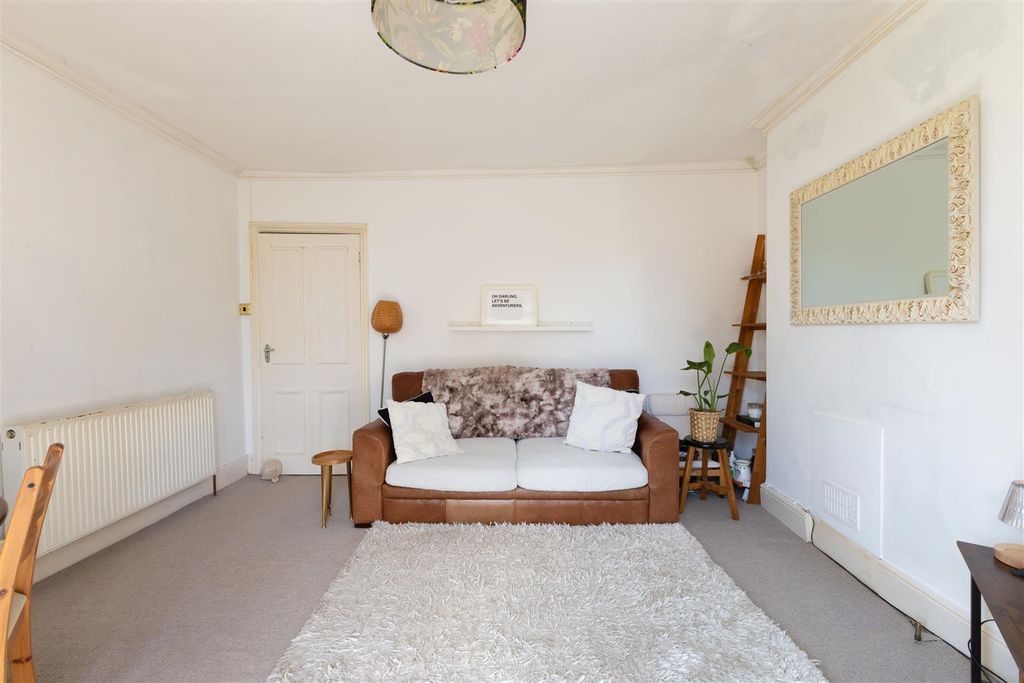 Property photo 3 of 14 Living Space