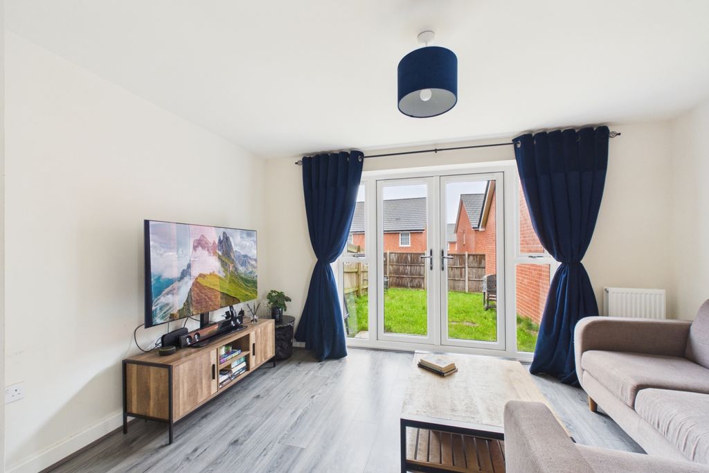 Property photo 3 of 15 Lounge 1