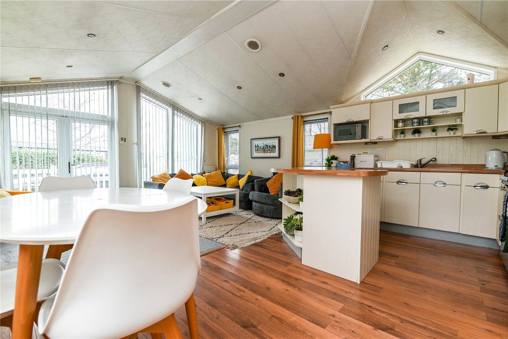 Property photo 2 of 15 Picture No. 03