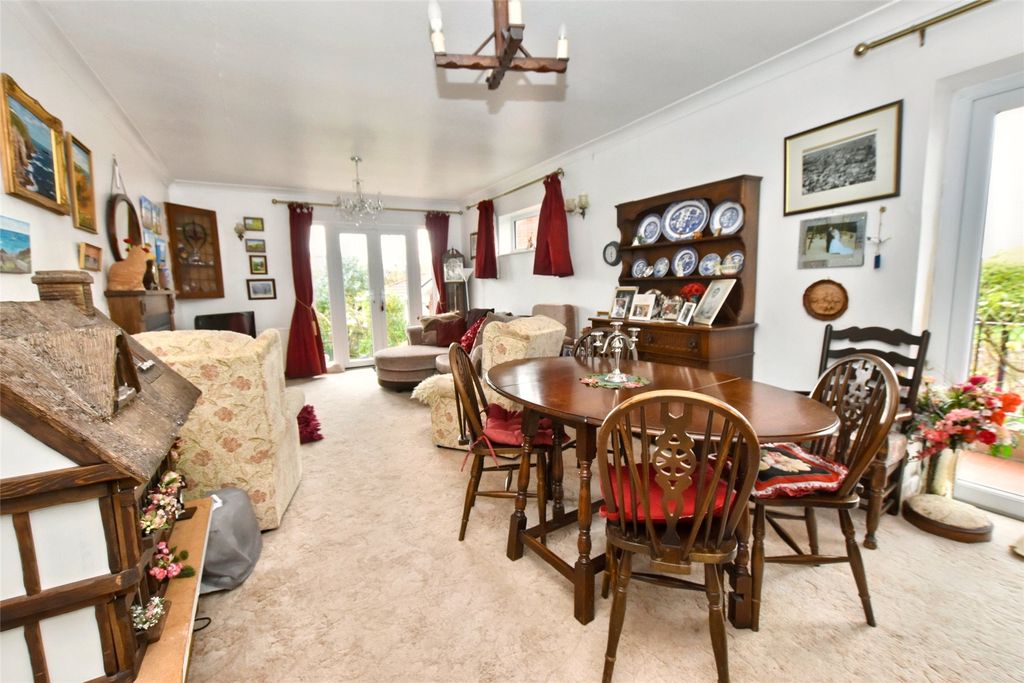 Property photo 3 of 15 Lounge/Diner