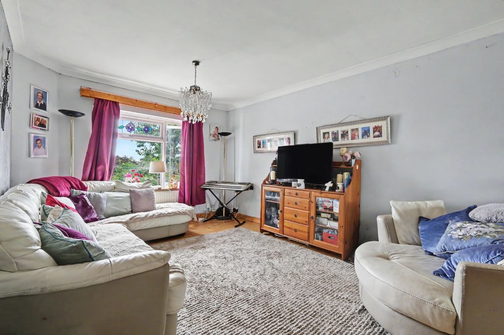 Property photo 2 of 16 5380303