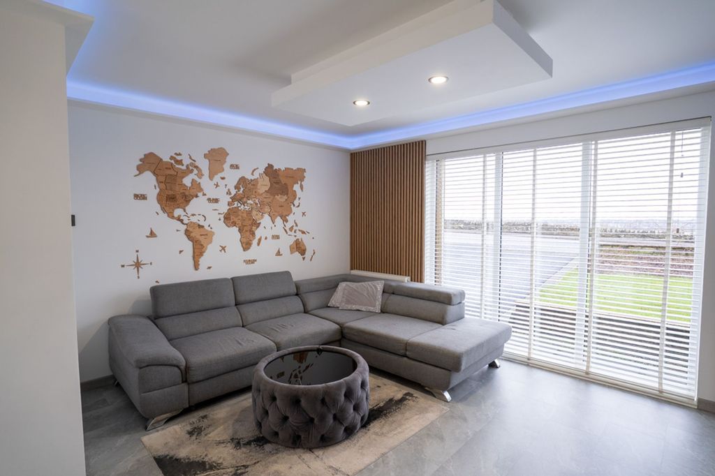 Property photo 2 of 37