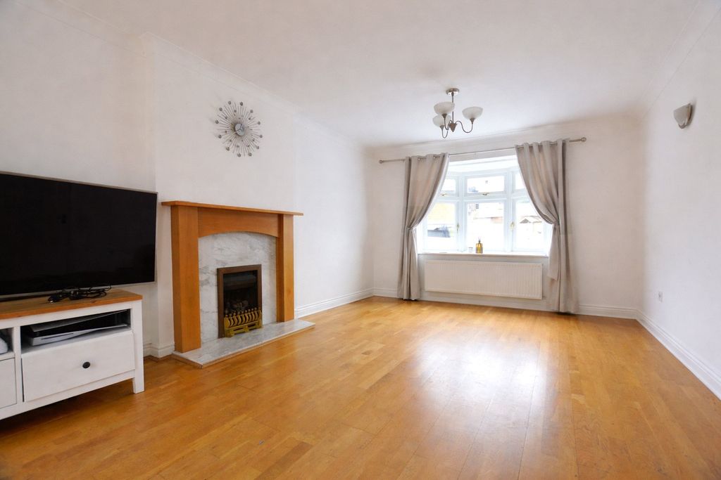 Property photo 2 of 9 Picture No. 10