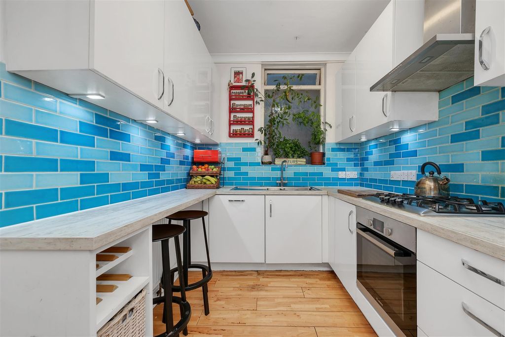 Property photo 3 of 11