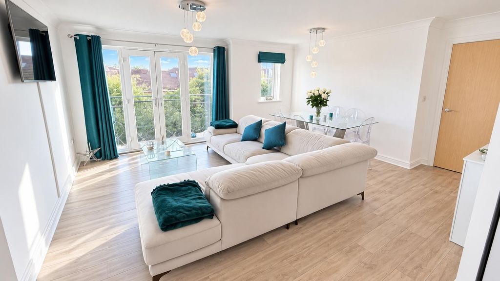 Property photo 2 of 10 Living Room..Jpg