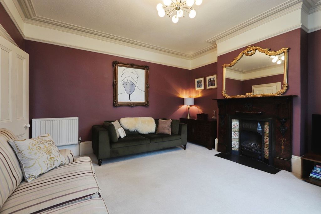 Property photo 3 of 20 Living Room