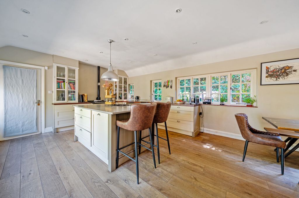 Property photo 3 of 28 1449894-22-69F33F...