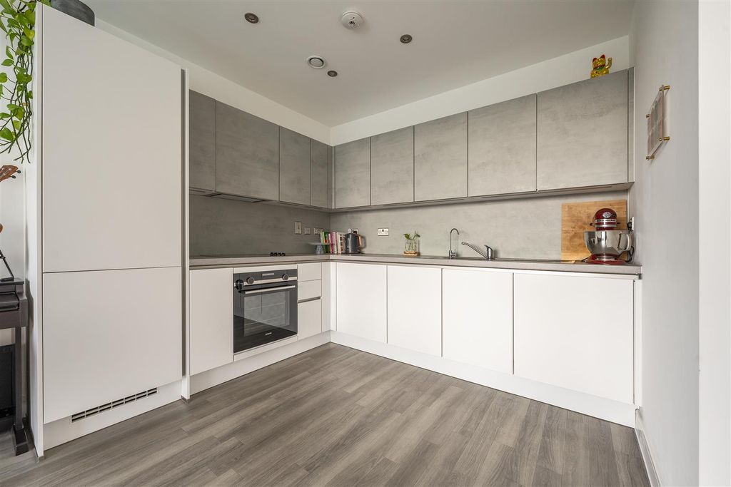 Property photo 3 of 30 Hart Yard, E3