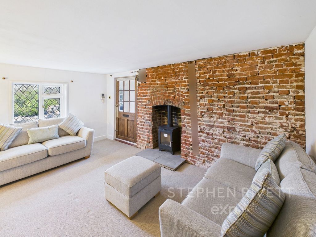 Property photo 2 of 11