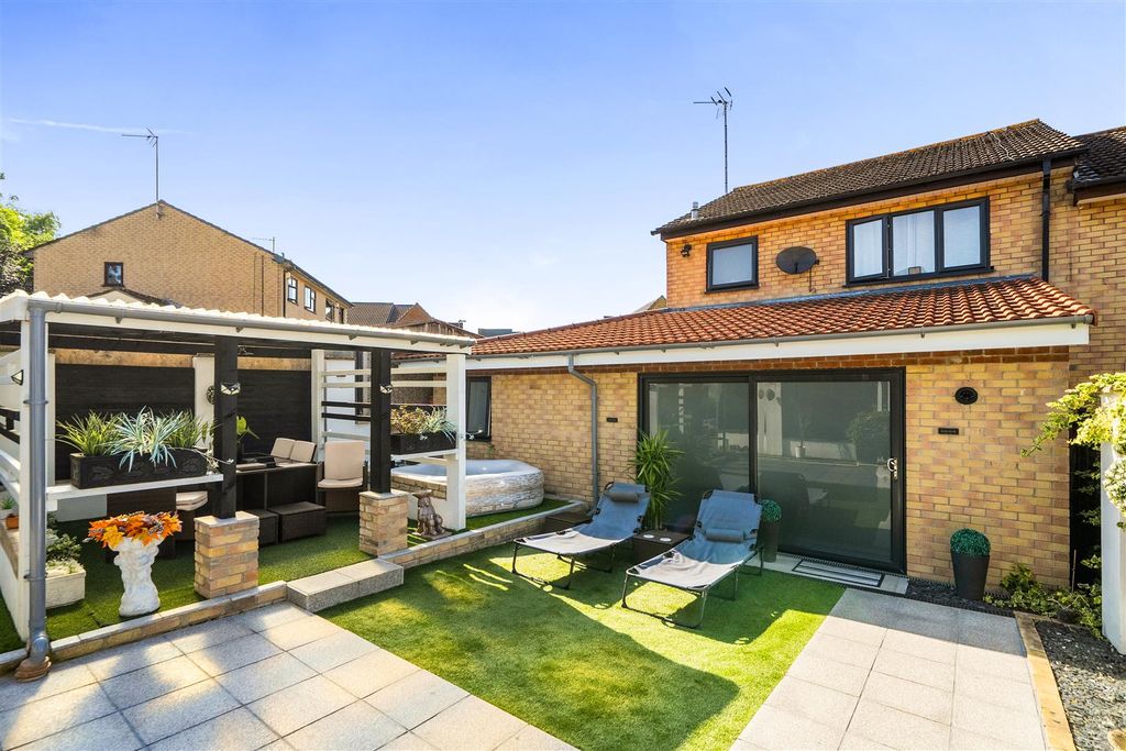 Property photo 2 of 22 Rear Garden