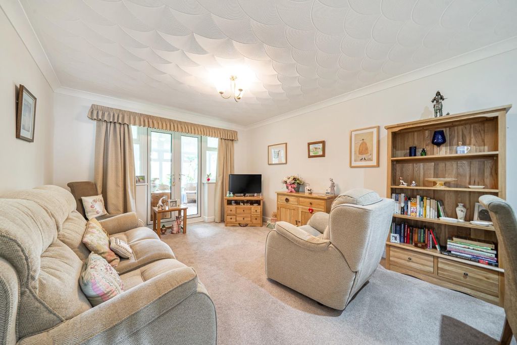 Property photo 3 of 16 Lounge.Jpg