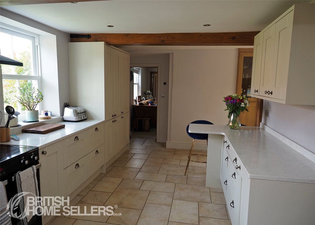 Property photo 3 of 28 Picture No. 03