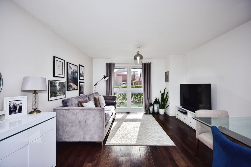 Property photo 2 of 19 Lounge / Kitchen